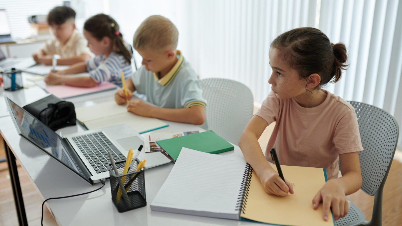 Kinder der Schule am Scheiben